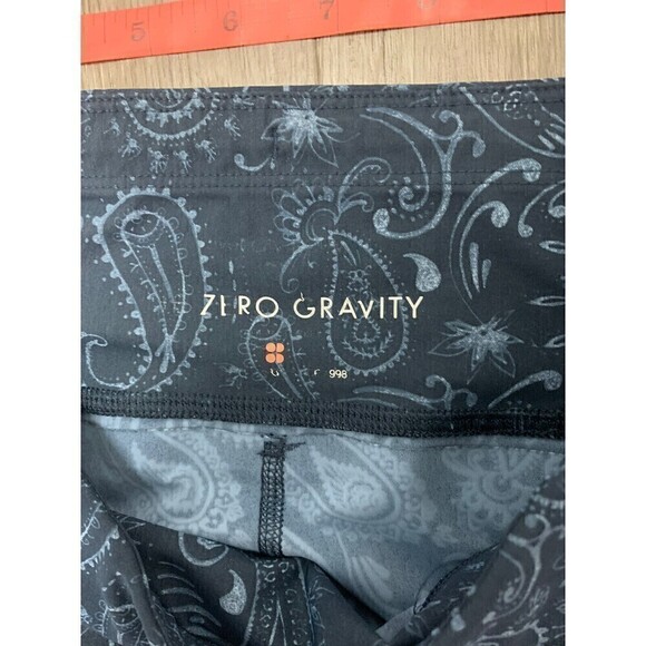Sweaty Betty Leggings Size Small Zero Gravity Crop Paisley Compression - Picture 4 of 5